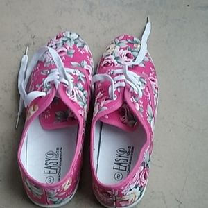 Floral sneakers 🌸🌹💐🌺🏵🌼